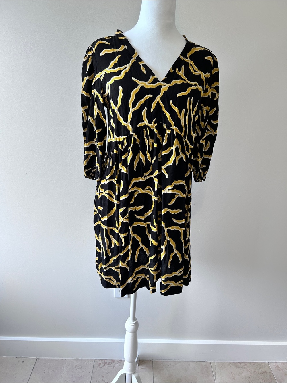 ba&sh Women’s Size XS Black Mini Dress Yellow Abstract Print Empire Waist V-Neck